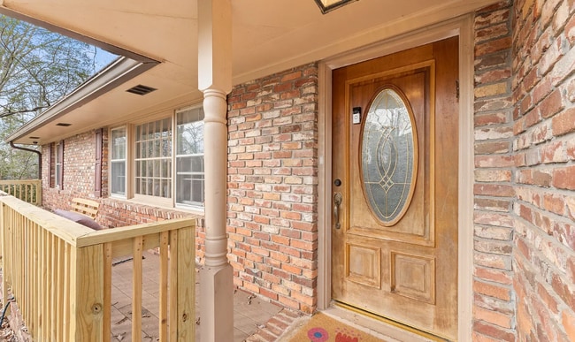 388 Tall Oaks Dr NE