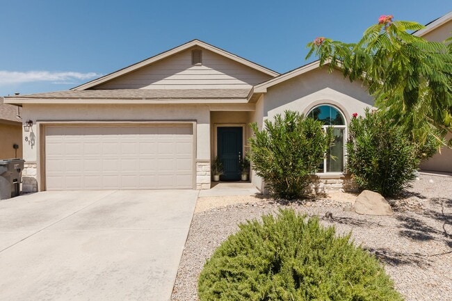 Building Photo - Meticulously Clean 3 bedroom 2 bathroom Home