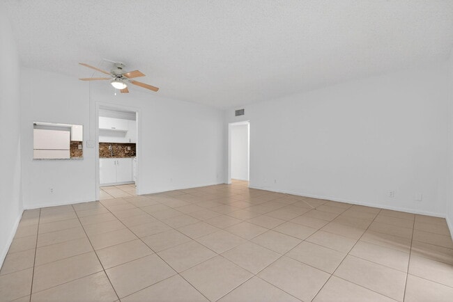 Photo - 760 SE 2nd Ave Unidad D216