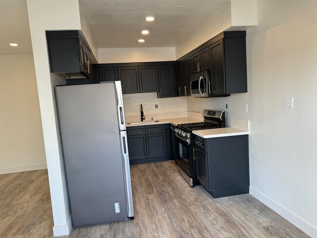 Photo - 3510 Clarington Ave Unit 12