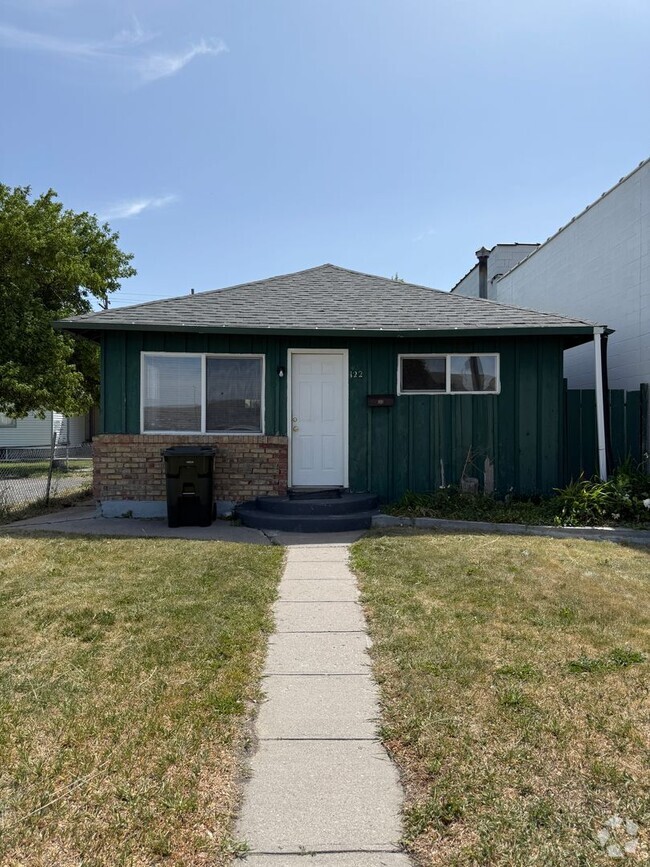 Building Photo - 2 Bedroom 1 Bath Rental