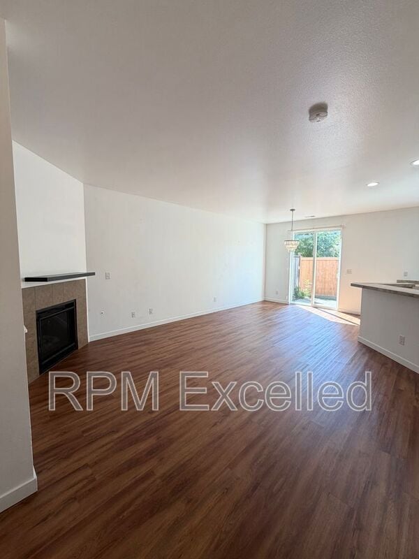 Photo - 1462 51st Pl NE