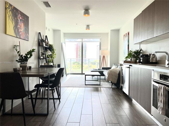 Photo - 1600 SW 1st Ave Unidad 813 Rental