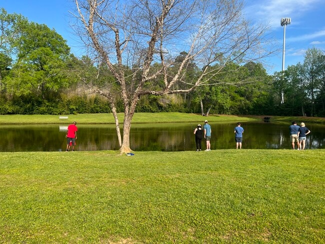 Parque Nacogdoches Lakeside, a una cuadra del complejo - North Star Apartments