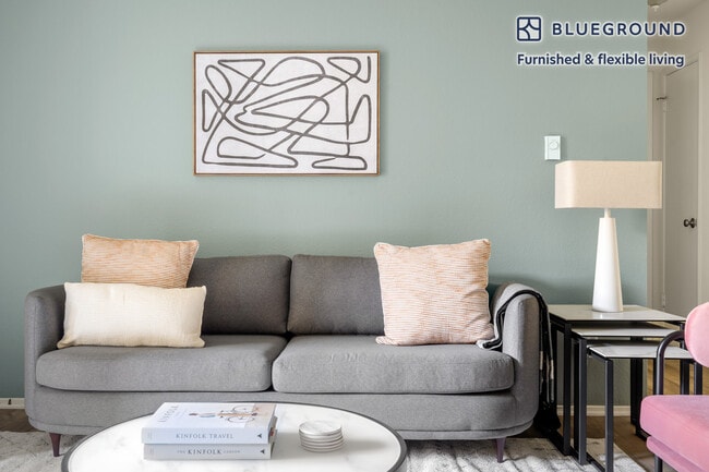 Photo - 1600 Villa St Unidad FL0-ID1084