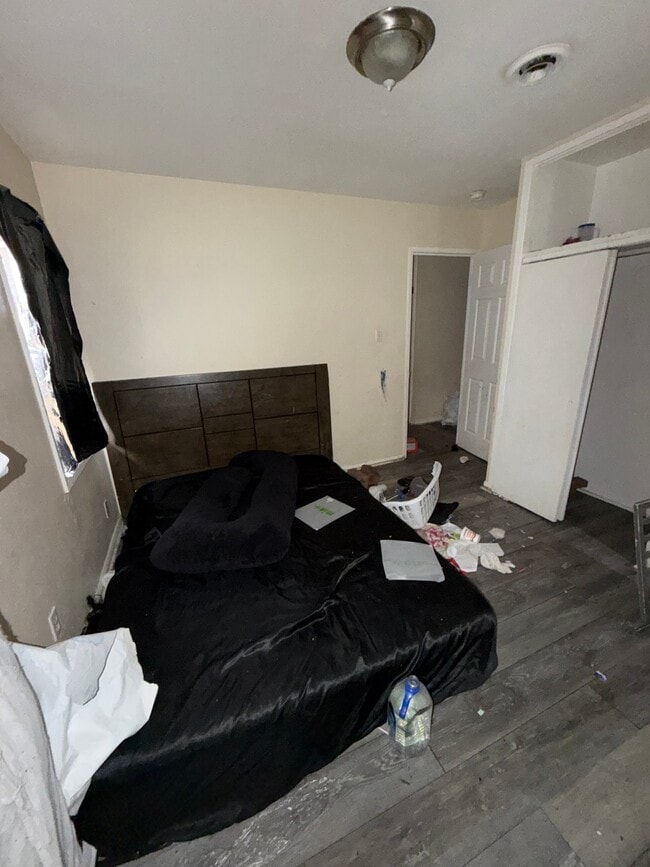 Photo - 2 E Adams Dr