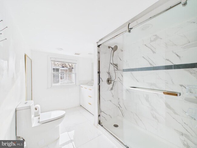 Photo - 628 McClellan St