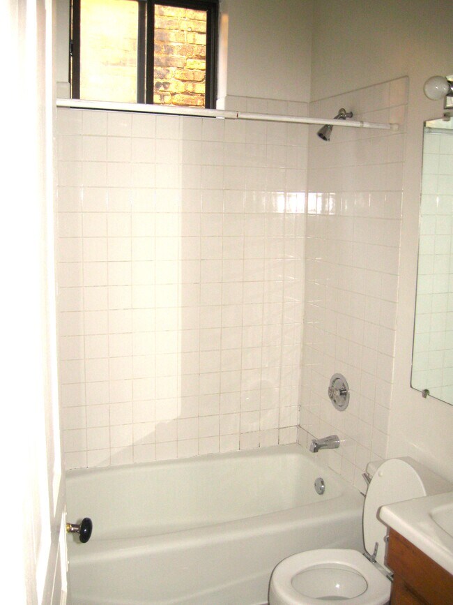 Photo - 833 W Newport Ave Unit 3