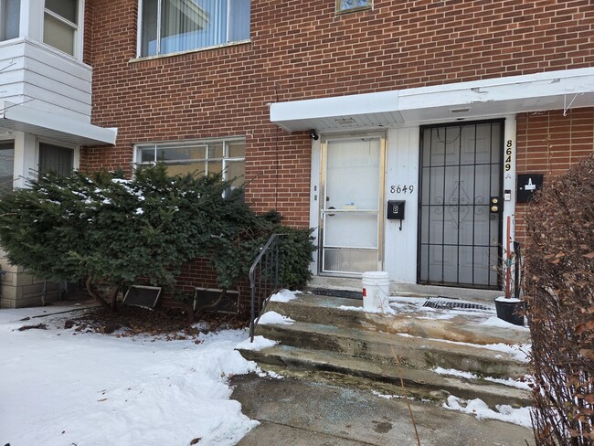 Building Photo - 8649 Niles Center Rd