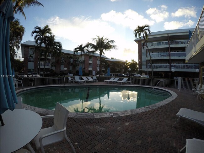 Photo - 2424 SE 17th St Unidad 110B