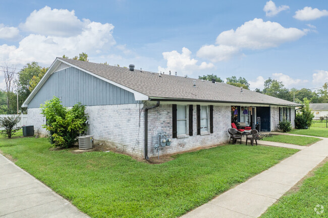 Photo - River Oak Village Apartments