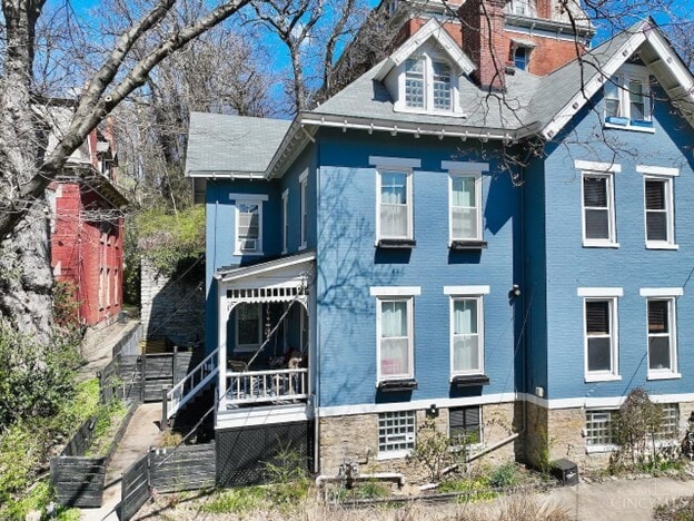 Outside - 2106 Kemper Ln (Cincinnati, OH)