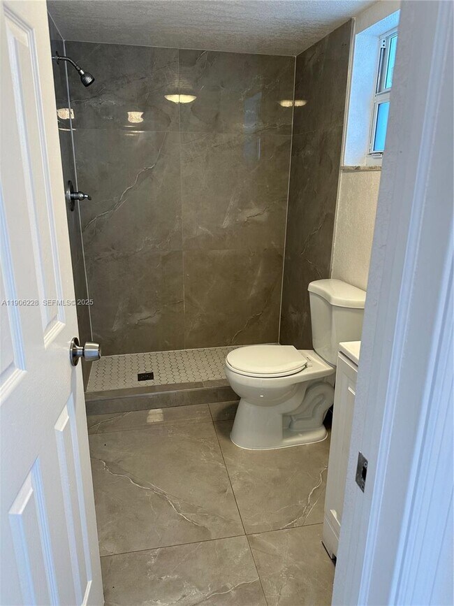 Photo - 3901 NW 9th Ave Unit 14