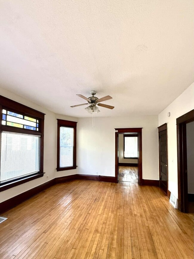 Building Photo - 585 Case Ave Unit 1