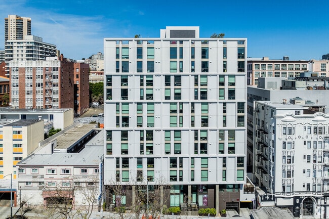 2BR, 2BA - 800SF alternate angle