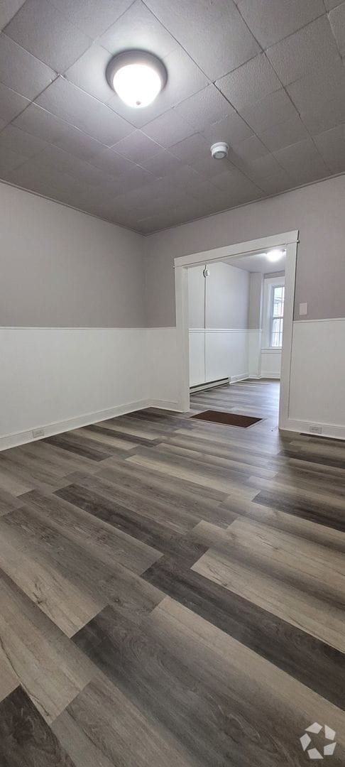 Building Photo - 3 bedroom 1 bathroom home located in Lanca...