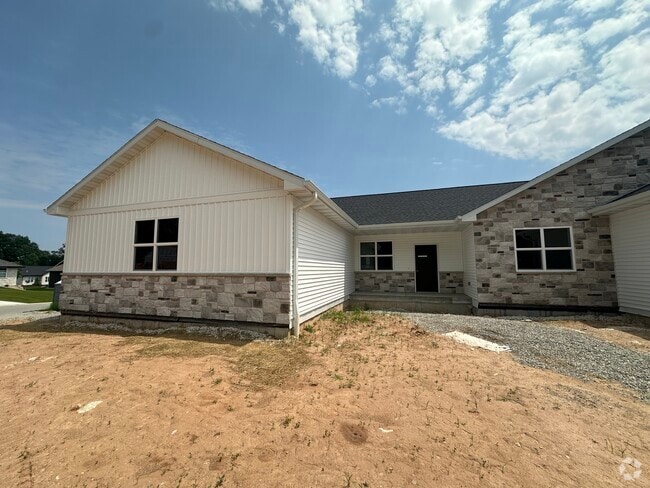 Building Photo - 2129 Clover Field Dr Rental