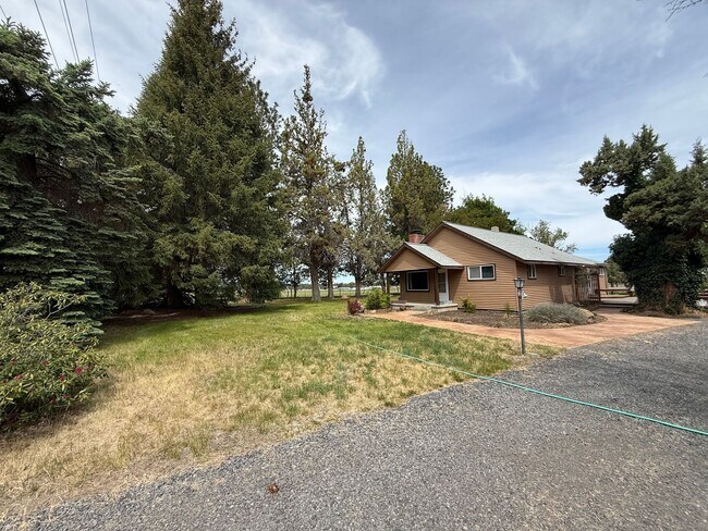 Photo - 2 Bed/1.5 Bath Single Level Farm House with Mountain Views