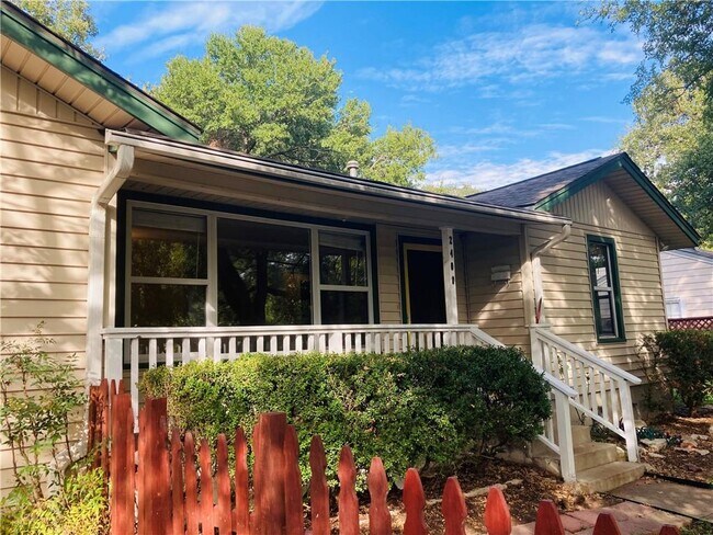 Photo - 2400 W 7th St