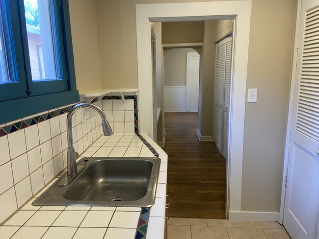 Pasillo de conexión - 2122 SE 43rd Ave