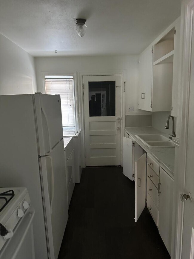 Photo - 644 N Bell Ave Apartamento