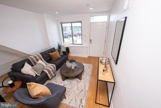 Building Photo - 2102 Berges St Unit A