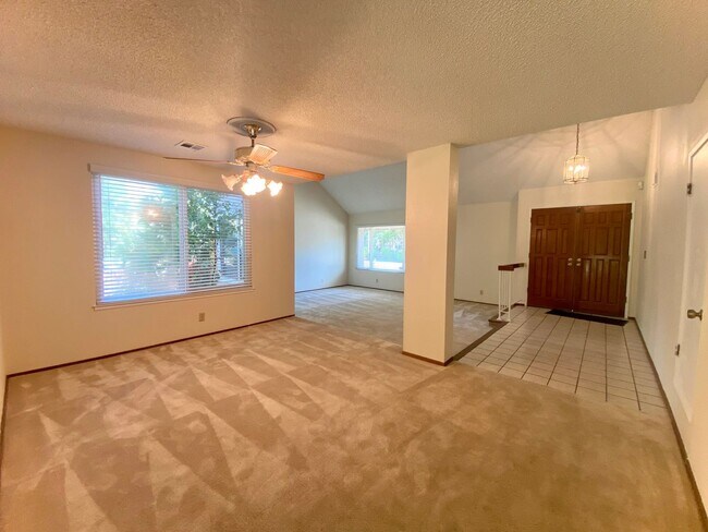 Photo - Spacious 4-bedroom home with Bonus Loft located in Union City! – Beautiful Backyard!