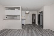 1BR, 1BA - 700 SF
