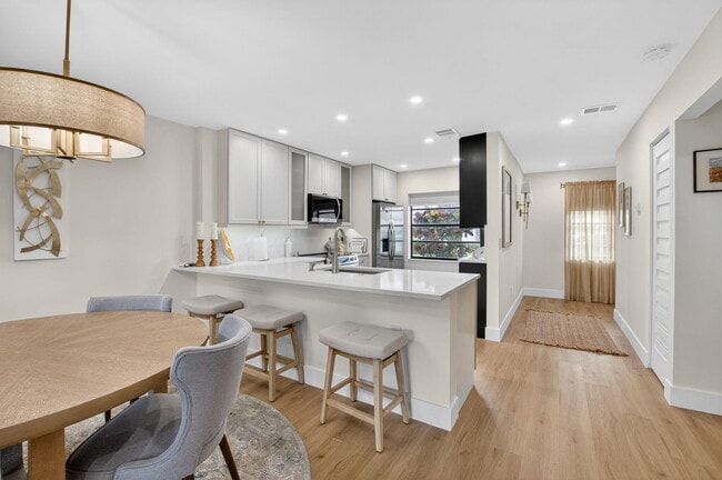 Building Photo - 21656 Juego Cir Unit 23e