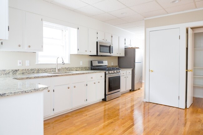 Building Photo - 21 Pennsylvania Ave Unit 23