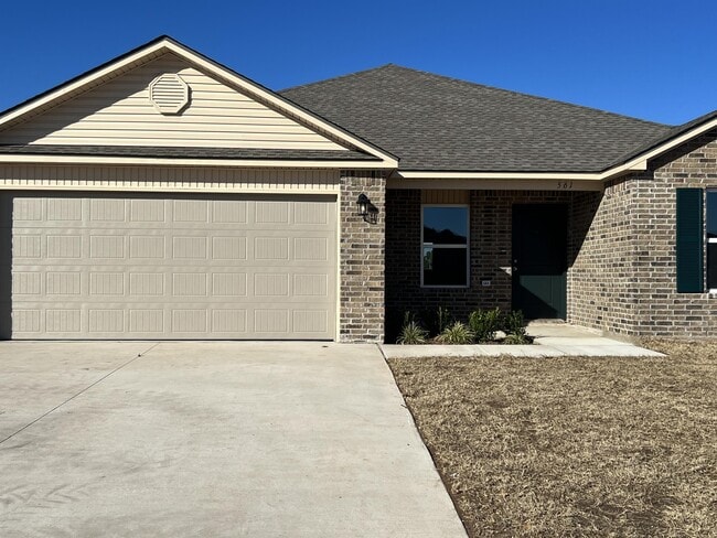 Building Photo - 561 SE 3rd Ter