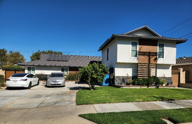 Building Photo - 3207 E Juniper Ave
