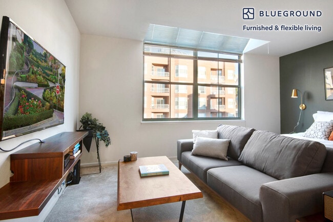 Building Photo - 2 Bayside Village Pl Rental