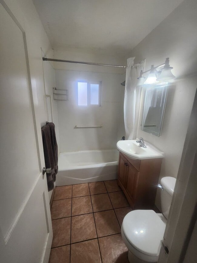 Photo - 723 E College Dr