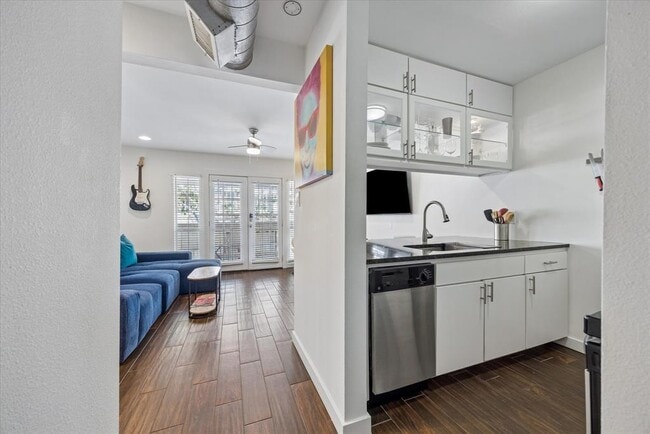 Photo - 1510 W 6th St Unit 206