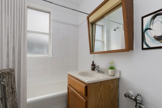 Photo - 711 W Belmont Ave