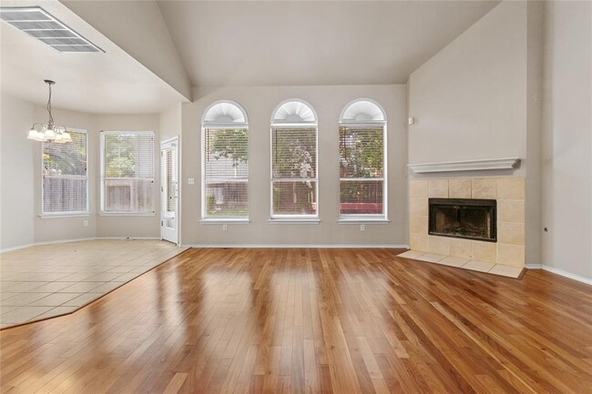 sala de estar - 1616 Chasewood Dr