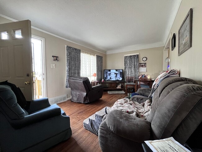 Photo - 3007 Mahaska Ave