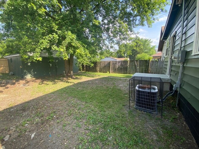 Photo - 938 N Gray St
