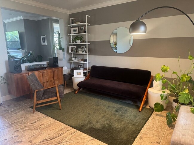 Photo - 261 Joyce Dr