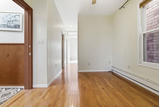 Photo - 470 Mallory Ave