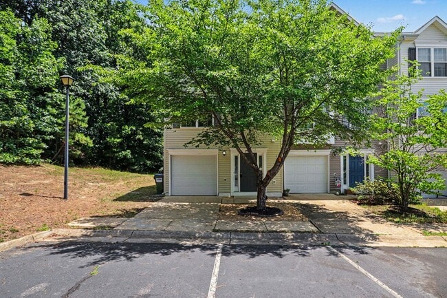 Building Photo - $2,295/Month | 3 Bed | 2.5 Bath | End-Unit Townhome in Belmont at Carmel Church | New HVAC | Wood...