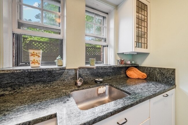 Photo - 993 Memorial Dr Unidad 102