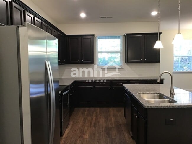 Photo - 84 Lindridge Dr