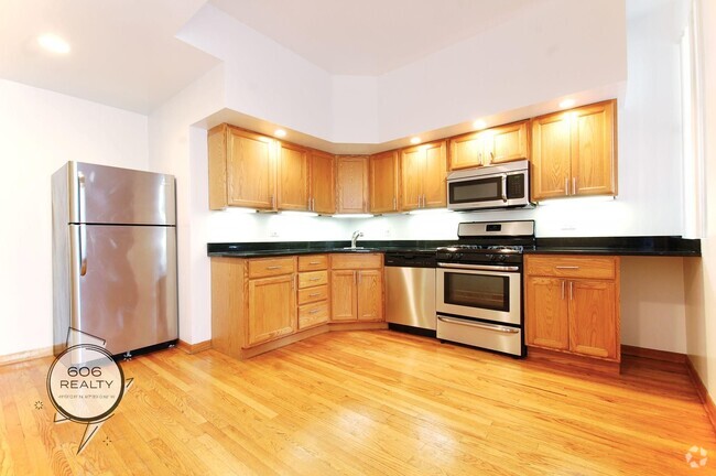 Building Photo - Beautiful Logan Square Apartments! Unit 3409-2