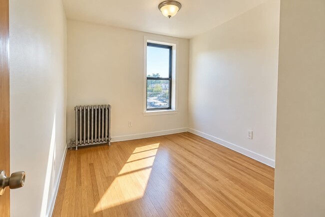 Photo - 290 Hawthorne Ave Unit Apt 1