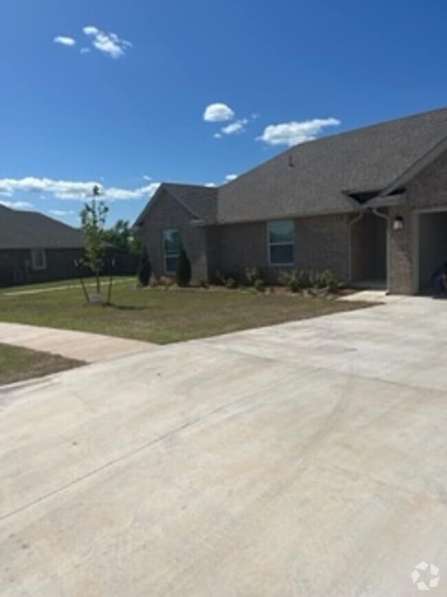 Building Photo - Newly Built! Rental