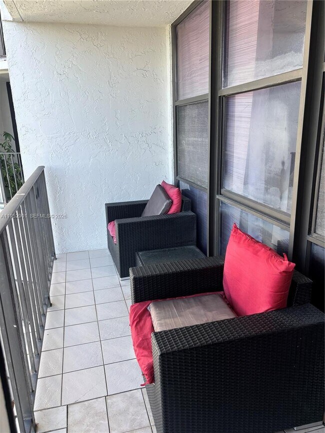 Photo - 800 Parkview Dr Unit 823