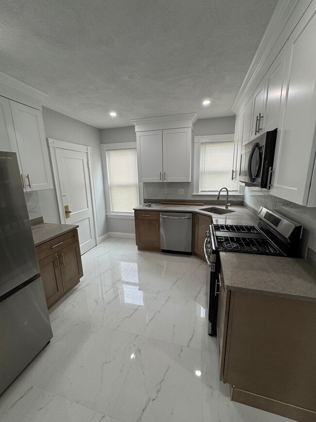 Building Photo - 8 Hamilton Rd