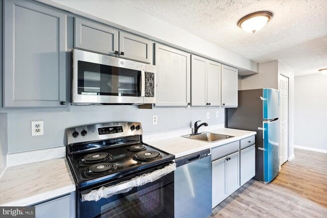 Building Photo - 12405 Hickory Tree Way Unit L